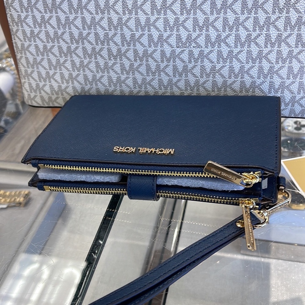 MICHAEL KORS LARGE DOUBLE ZIP WRISTLET WALLET PHONE CASE Navy 
NWT